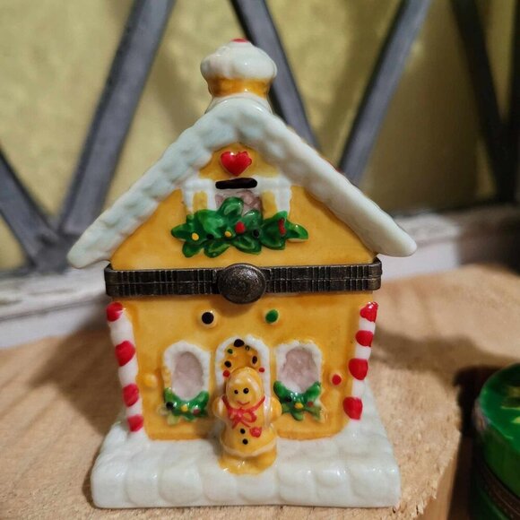 🎄 Abbott Collection - Porcelain Hinged Trinket Box - Gingerbread House - Picture 1 of 9